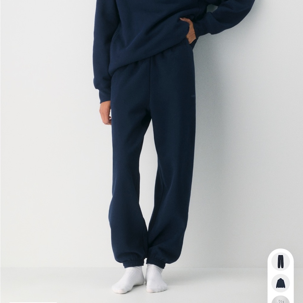 Aritzia Sweatfleece Mega Jogger, Admiral (Navy) Small